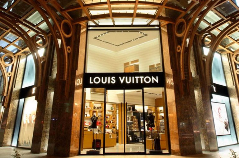 Doanh thu tăng gấp đôi dự báo, LVMH củng cố vị thế doanh nghiệp giá trị nhất châu Âu