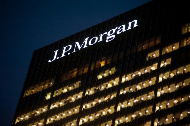 Tại sao JPMorgan Chase & Co. (JPM) là một Cổ phiếu Xuất sắc Phù Hợp Cho Chiến Lược Đầu Tư Dài Hạn
