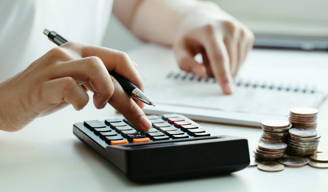 Việc đặt ra định mức chi tiêu mỗi ngày sẽ giúp bạn kiểm soát chi tiêu cá nhân tốt hơn.