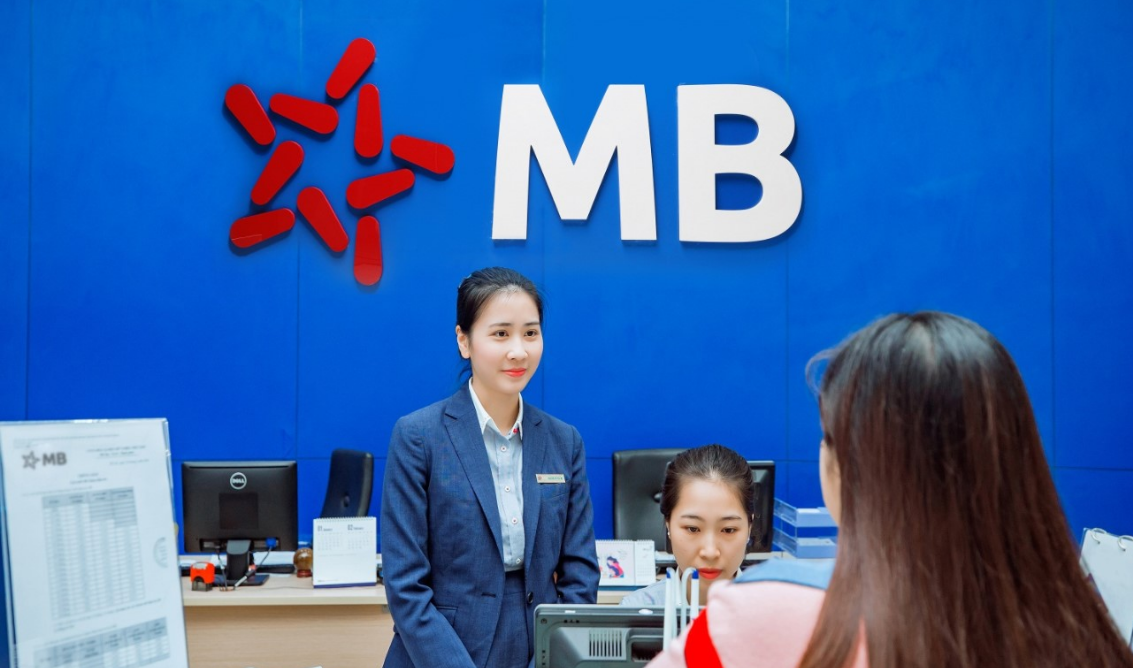 Khách hàng chỉ cần mang giấy tờ tùy thân khi đến mở sổ tiết kiệm