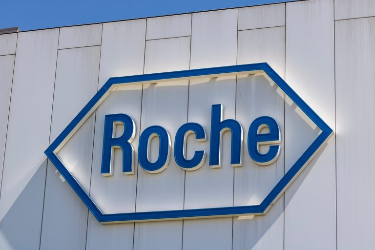 Roche Holding AG nỗ lực phục hồi sau một năm khó khăn