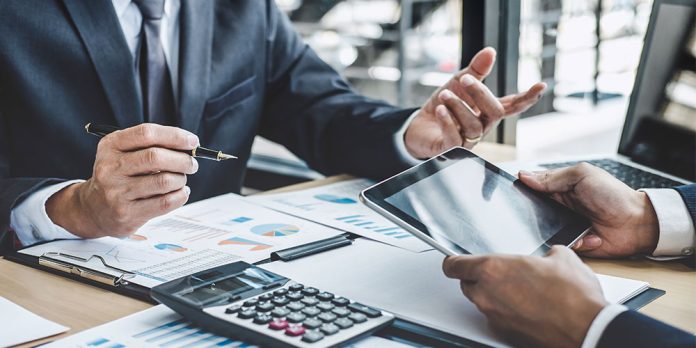 Hai cổ phiếu nên mua trong tháng 4 dành cho các fan hâm mộ của Warren Buffett