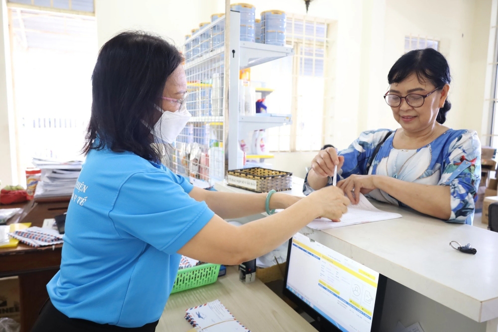 Độ tuổi về hưu thấp nhất của lao động nữ năm 2024 là 51 tuổi 04 tháng
