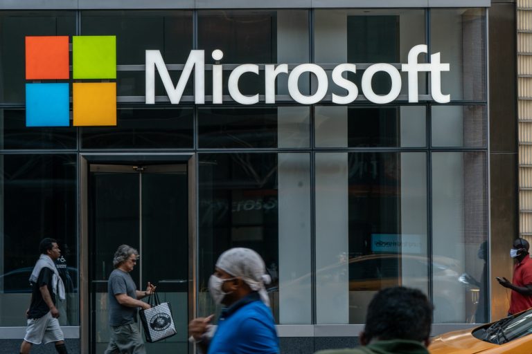 Microsoft được ví như “con dao quân đội Thụy Sĩ” của nhóm Big Tech