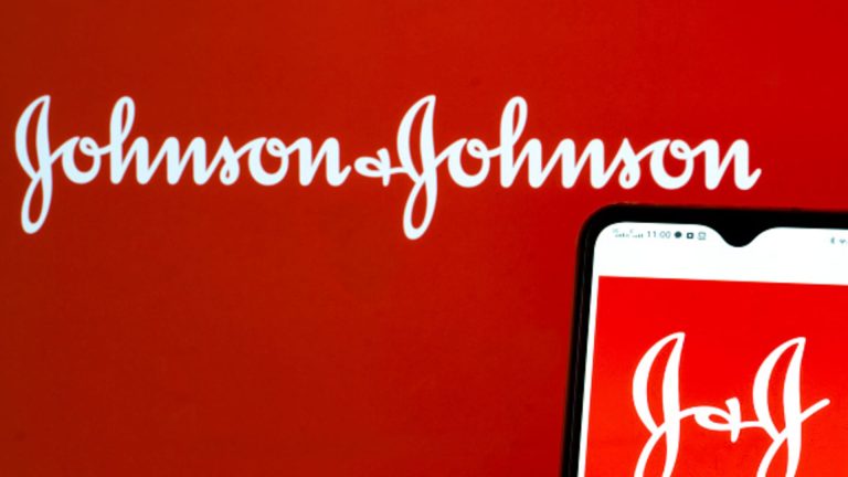 Cổ phiếu Johnson & Johnson: 4 điểm tích cực nhà đầu tư cần biết