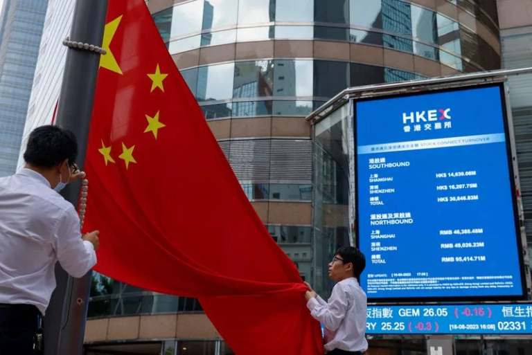 Chứng khoán Trung Quốc tăng vọt nhờ gói kích thích kinh tế; đồng USD suy yếu trước kỳ vọng lãi suất